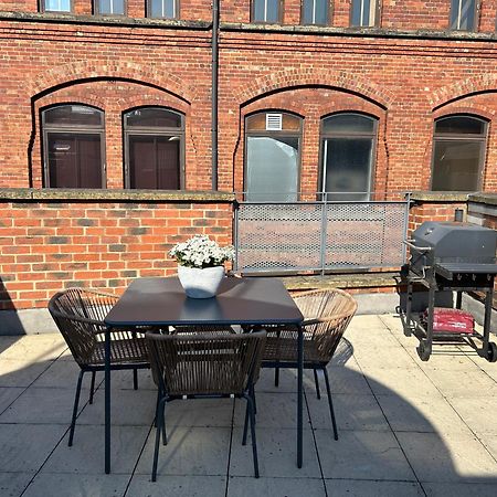 Central Leeds Townhouse With Private Roof Garden Sleeps 4 エクステリア 写真