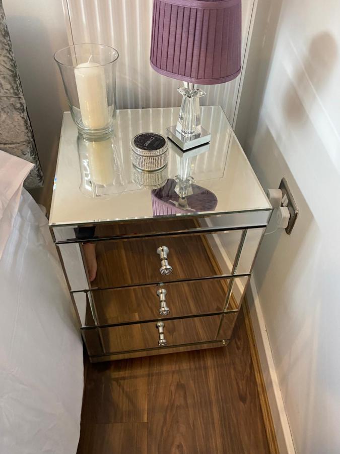 Central Leeds Townhouse With Private Roof Garden Sleeps 4 エクステリア 写真
