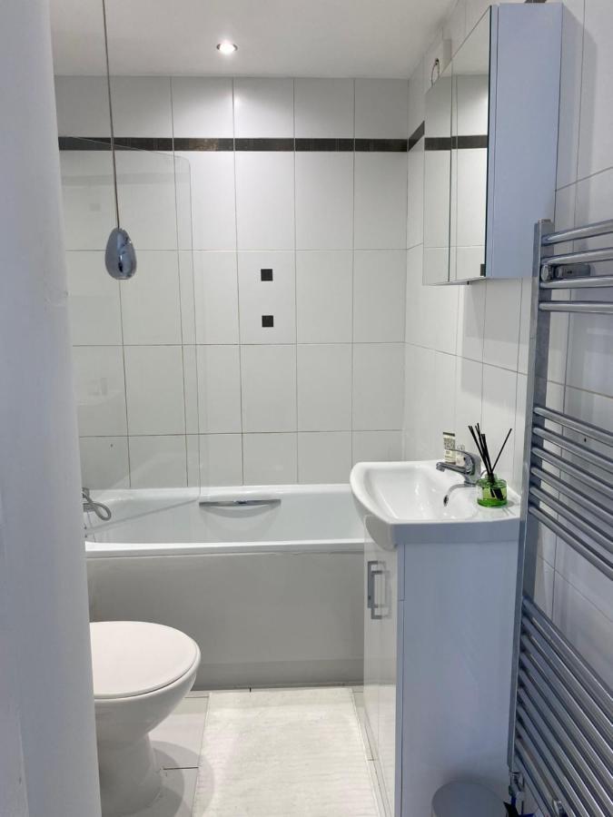 Central Leeds Townhouse With Private Roof Garden Sleeps 4 エクステリア 写真