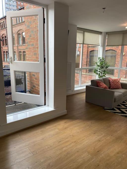 Central Leeds Townhouse With Private Roof Garden Sleeps 4 エクステリア 写真