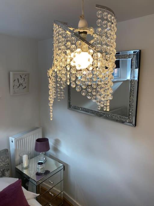 Central Leeds Townhouse With Private Roof Garden Sleeps 4 エクステリア 写真