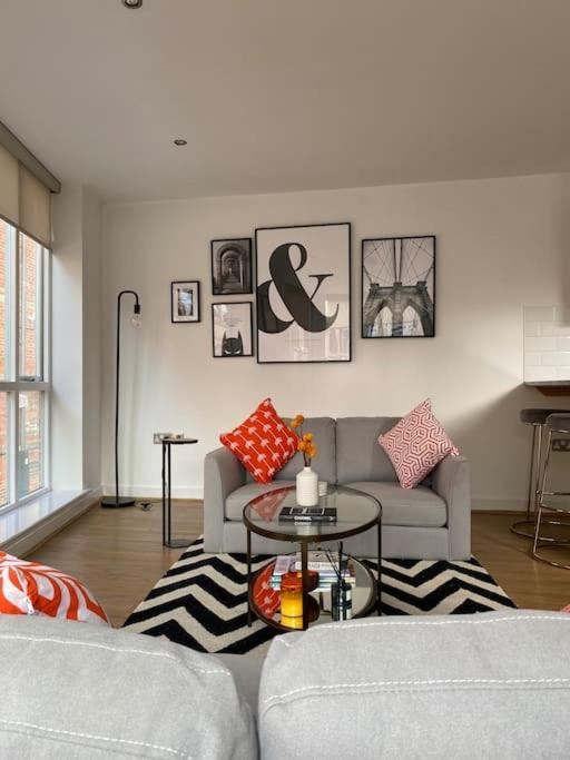 Central Leeds Townhouse With Private Roof Garden Sleeps 4 エクステリア 写真