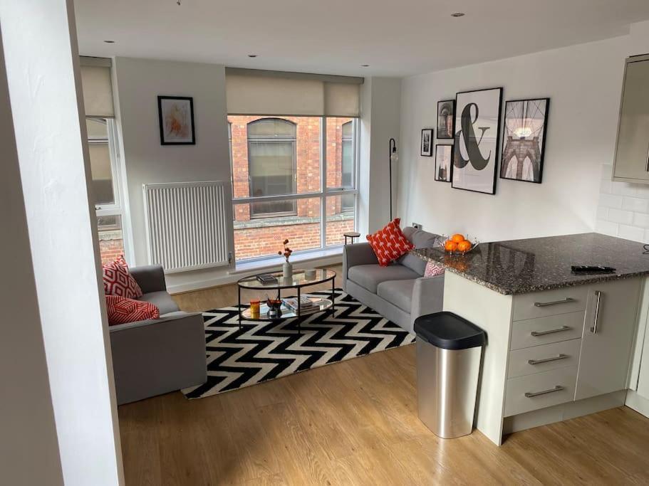 Central Leeds Townhouse With Private Roof Garden Sleeps 4 エクステリア 写真