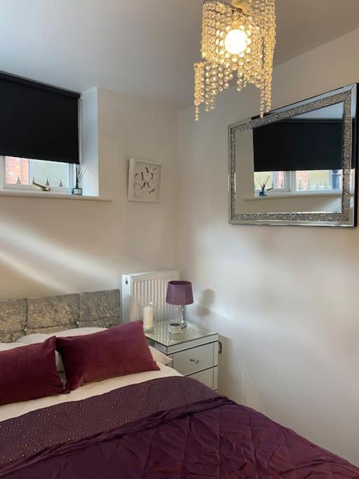 Central Leeds Townhouse With Private Roof Garden Sleeps 4 エクステリア 写真