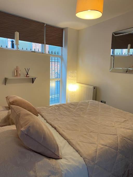Central Leeds Townhouse With Private Roof Garden Sleeps 4 エクステリア 写真