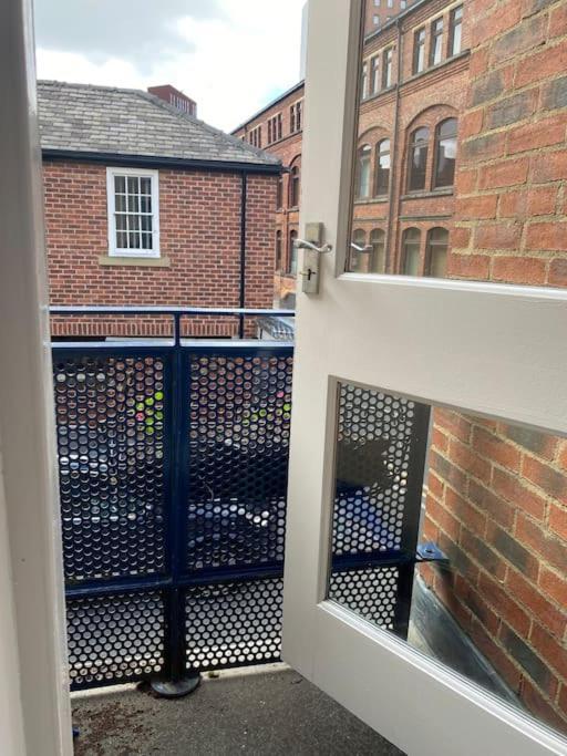 Central Leeds Townhouse With Private Roof Garden Sleeps 4 エクステリア 写真