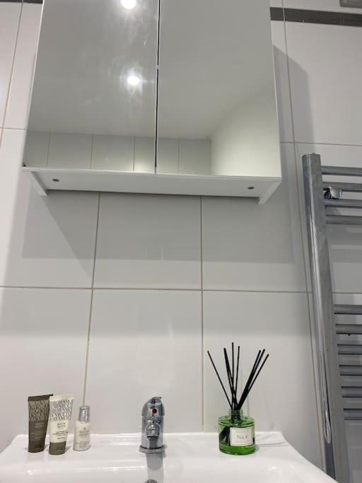 Central Leeds Townhouse With Private Roof Garden Sleeps 4 エクステリア 写真