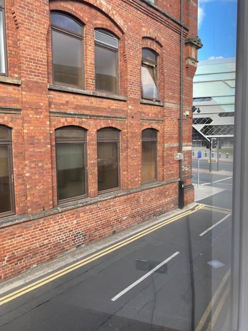 Central Leeds Townhouse With Private Roof Garden Sleeps 4 エクステリア 写真
