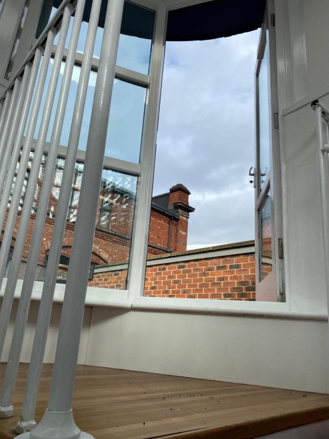 Central Leeds Townhouse With Private Roof Garden Sleeps 4 エクステリア 写真