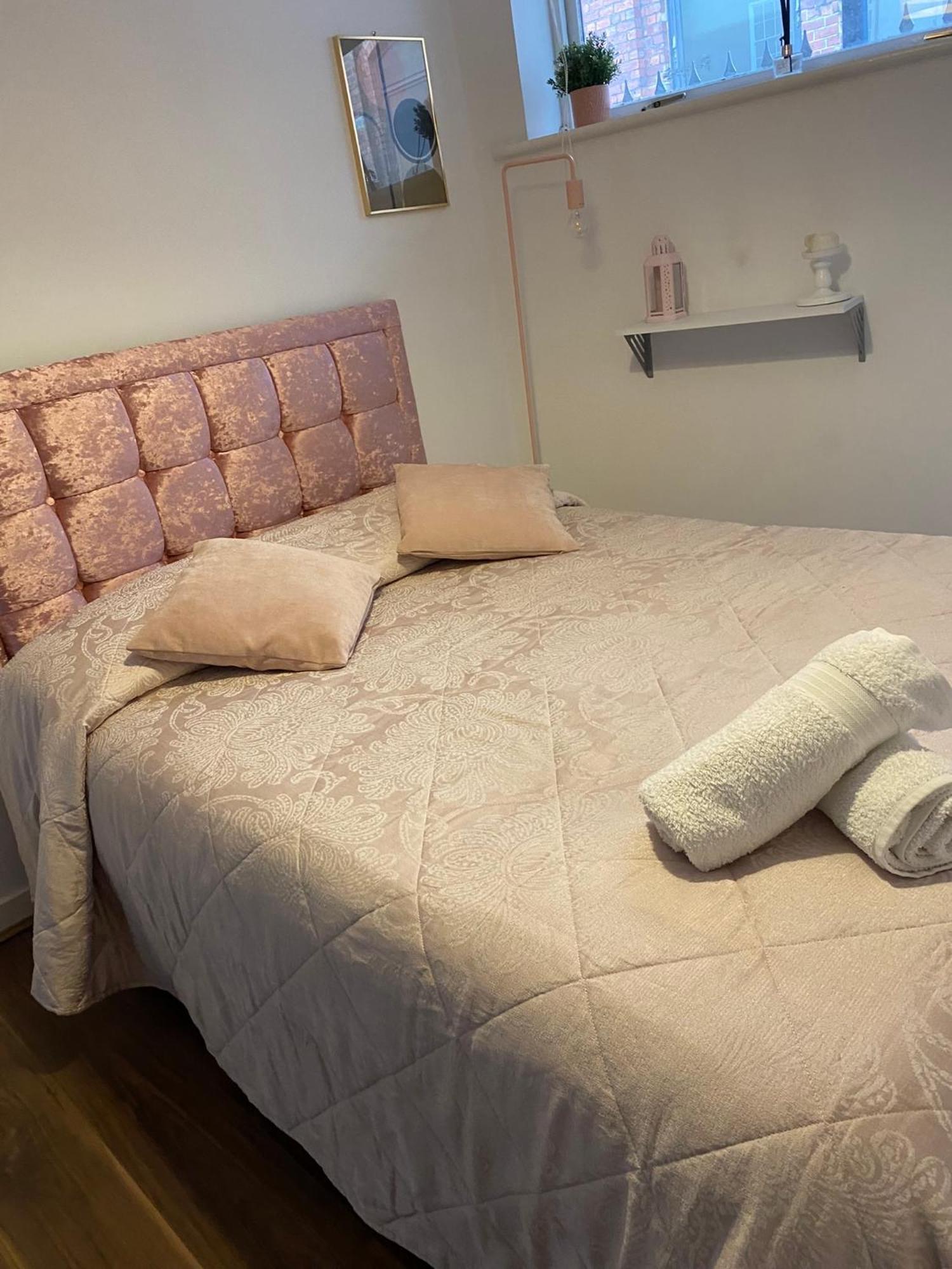 Central Leeds Townhouse With Private Roof Garden Sleeps 4 エクステリア 写真